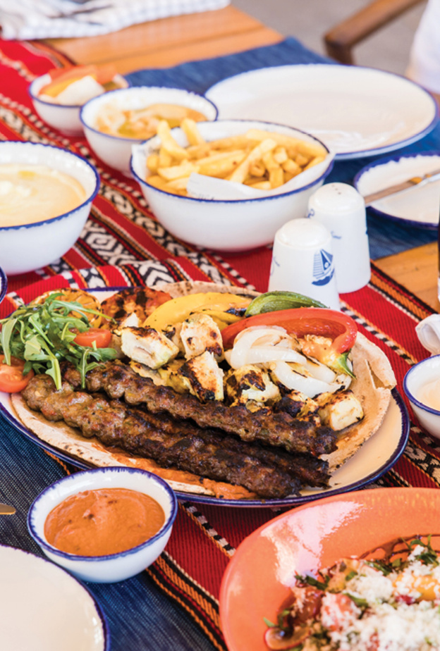 احتفل بالإفطار مع العائلة والأصدقاء في فيلدج بيسترو، واستمتعوا بأروع الأطعمة ووجبات الشواء