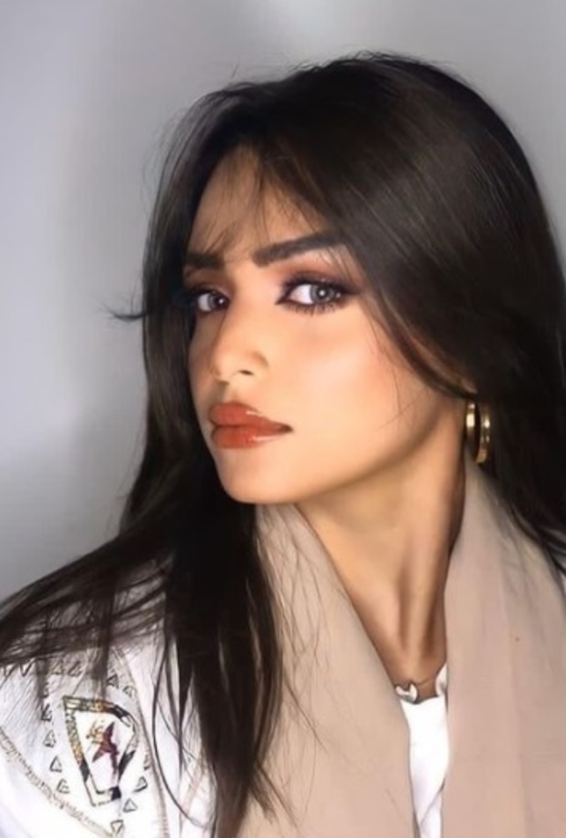 رهف القحطاني تستعرض ملامحها بعد تجميل أنفها وتصف نفسها بملكة جمال