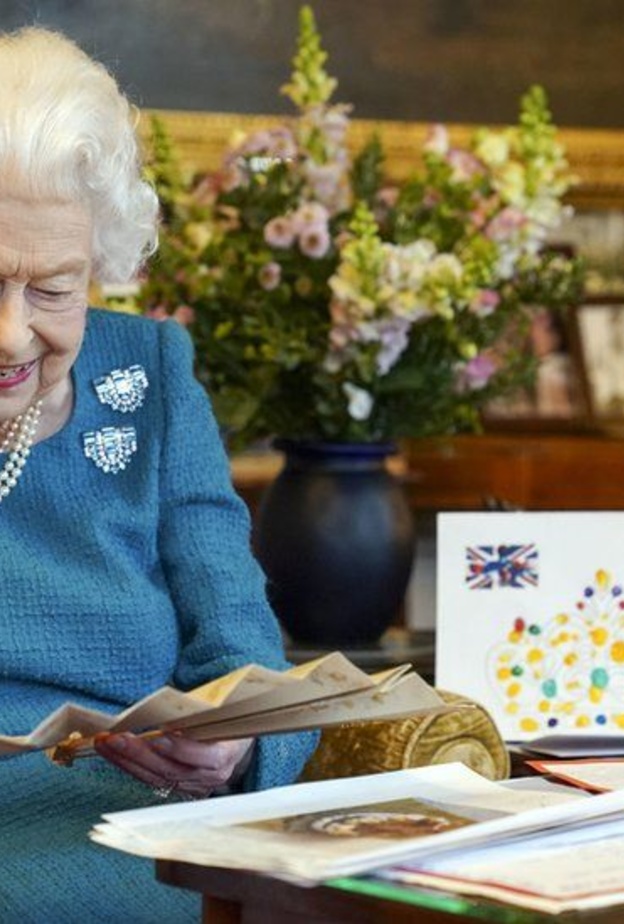 مواليد يونيو مدعوون لحفل شاي ملكي بمناسبة احتفالات اليوبيل البلاتيني للملكة