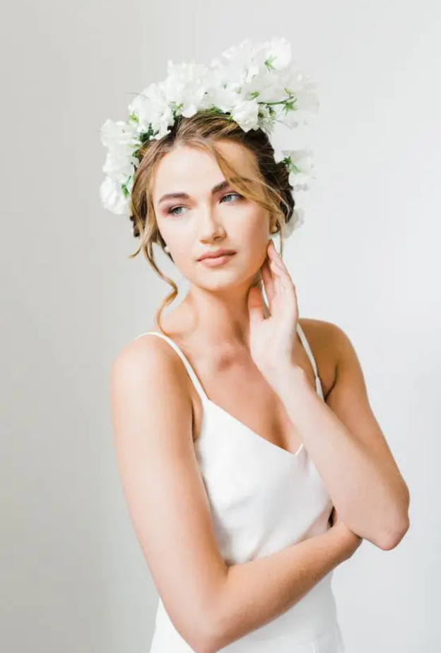 أفكار رائعة لأكاليل الزهور للعرائس في حفلات الزفاف الربيعية