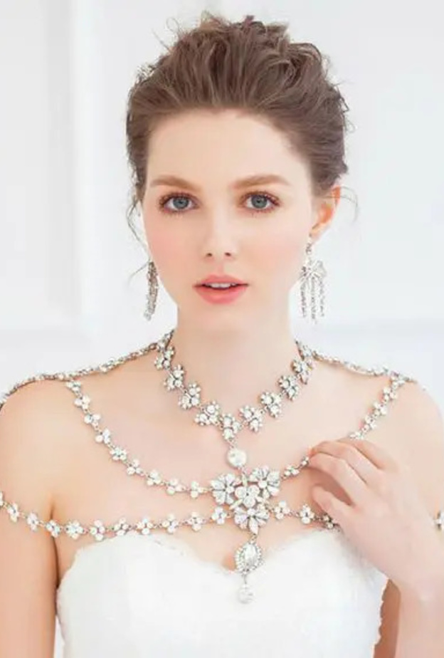 أروع قلادات الكتف للعرائس