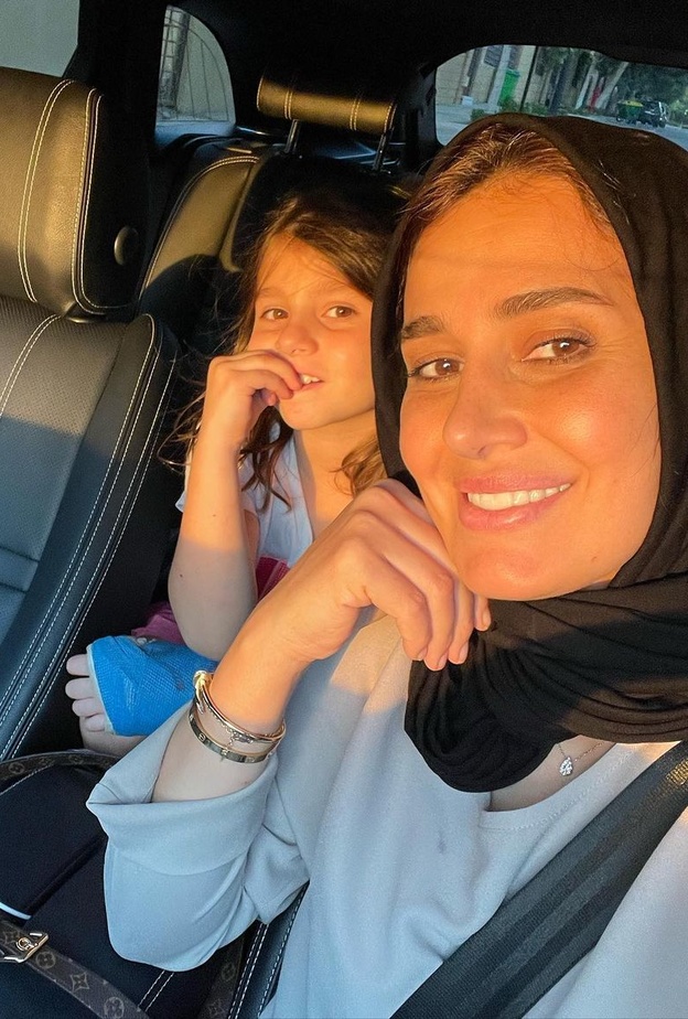 حلا شيحة وابنتها