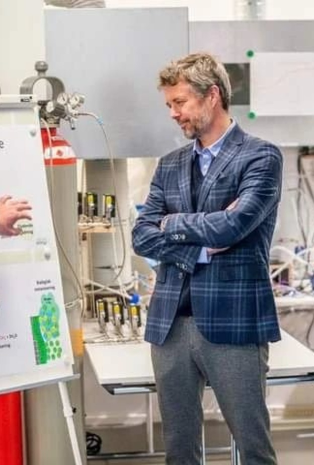 ولي عهد الدنمارك يزور مصانع صديقة للبيئة