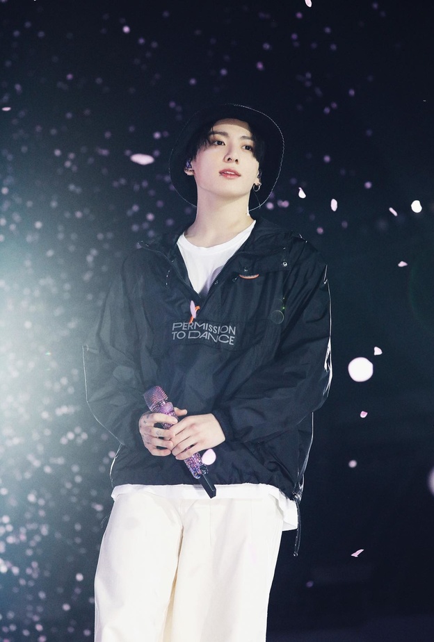 إصابة jungkook نجم bts بفيروس كورونا قبل أيام من مشاركة الفرقة في حفل "جرامي 2022"