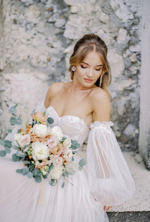 أفكار رائعة للأقراط الزهرية للعرائس