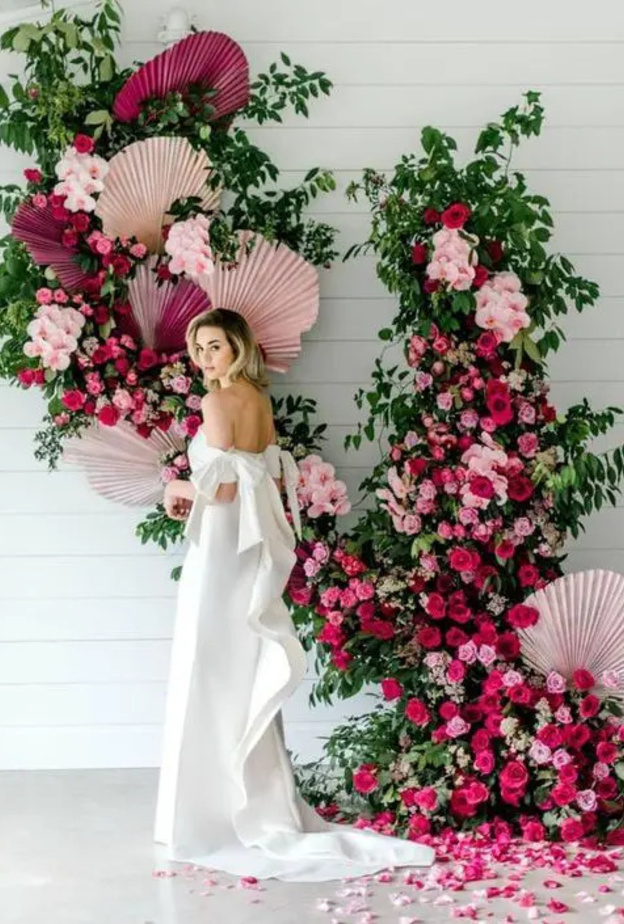 أفكار رائعة لديكور حفلات الزفاف بالمراوح الورقية