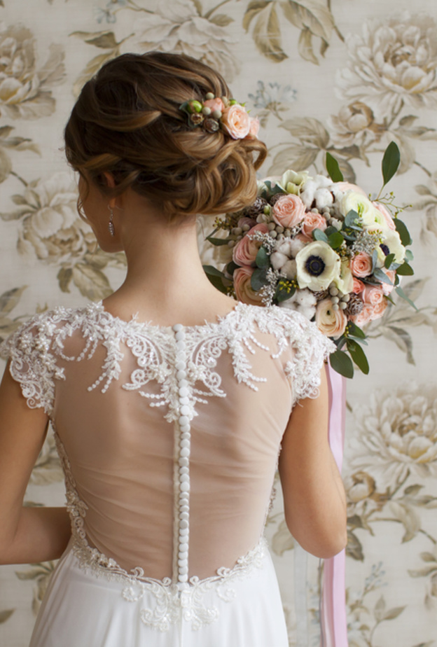 أفضل أنوع الزهور لتزيين شعر العروس