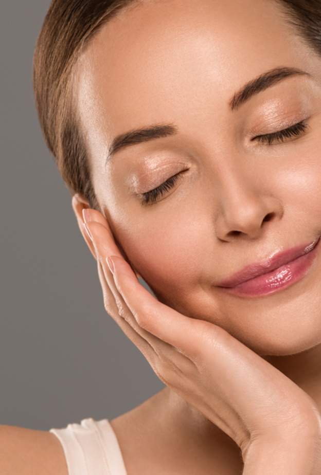  أفضل نصائح أطباء الجلدية للعناية ببشرة العروس