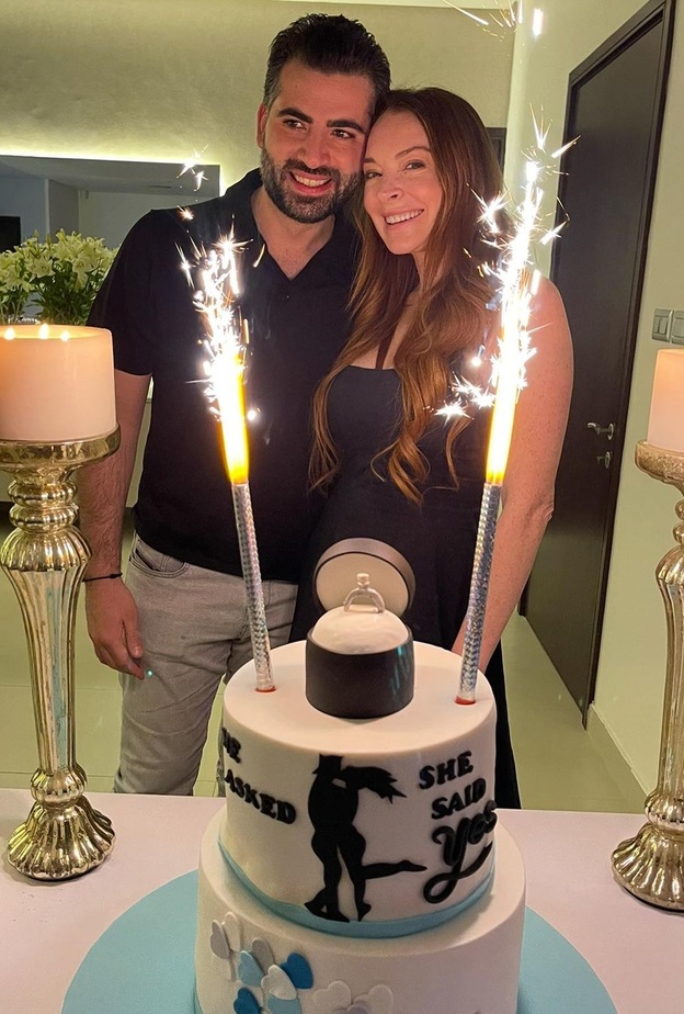 ليندزي لوهان وخطيبها بدر شماس يحتفلان بخطبتهما