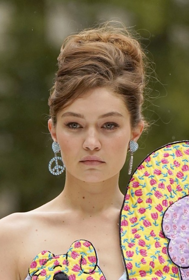 قصات وتسريحات شعر عصرية للأمهات الشابات استعدادا للاحتفال بـ عيد الأم 2022