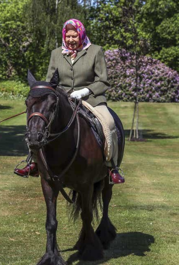 ملكة بريطانيا تنتقل بشكل دائم إلى قلعة وندسور