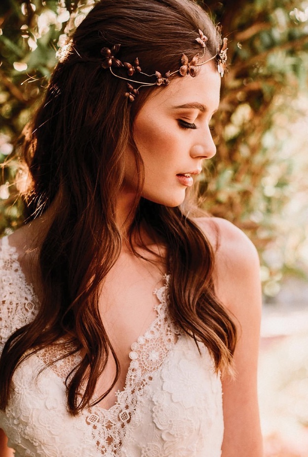 أجمل اكسسوارات الرأس للعرائس لإطلالات الزفاف البوهيمية