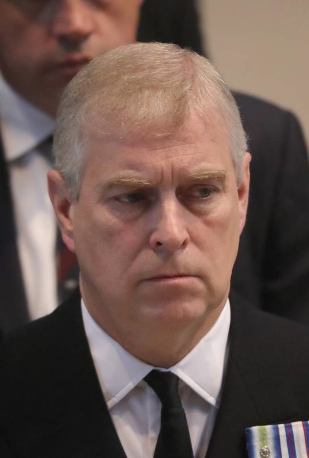 الأمير أندرو ينسحب من نادي البحرية الراقية In&Out مع استمرار انسحابه من الحياة العامة