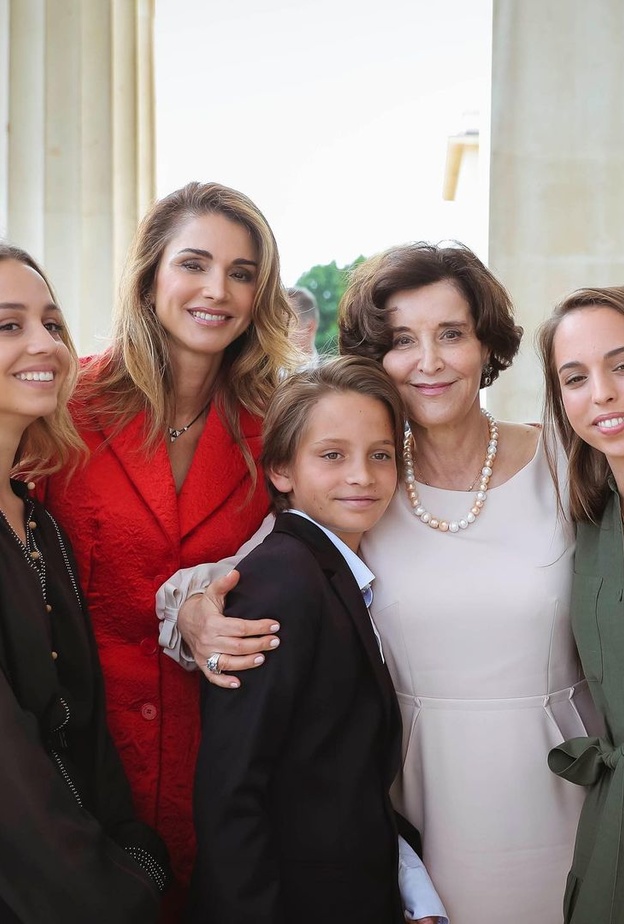 الملكة رانيا تهنئ الأمهات بعيد الأم