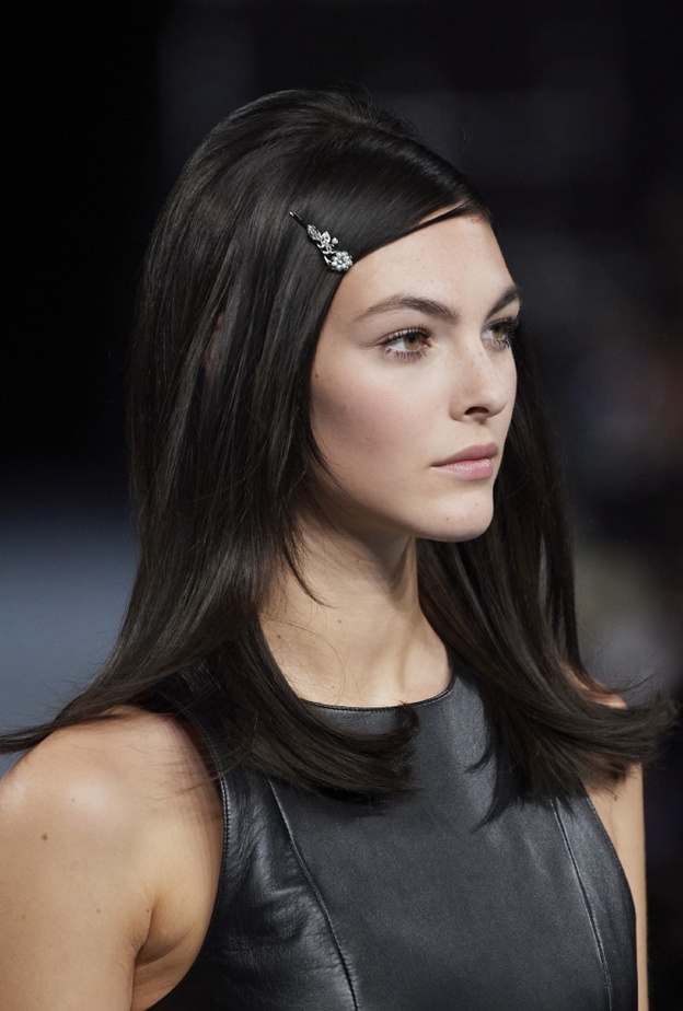 تسريحات شعر طويل في عريض CHANEL لشتاء 2022