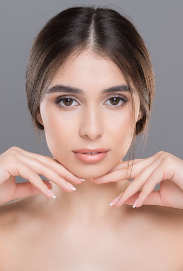 طرق إزالة الذقن المزدوجة وشدها بدون عملية جراحية