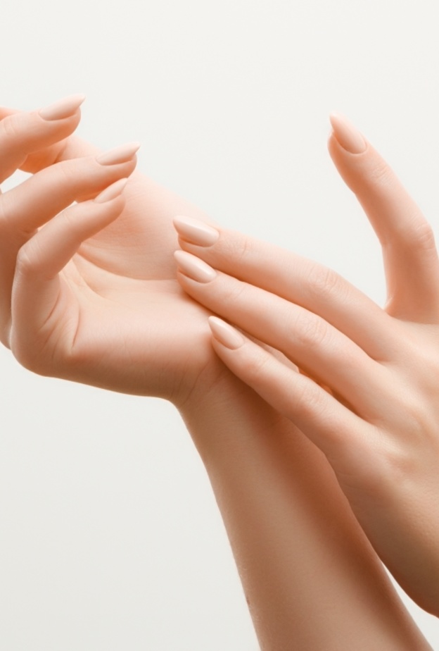 حقن اليدين بالبلازما تساعد على تنعيم وشد الجلد