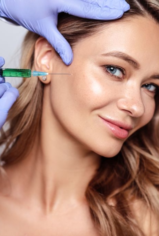 عمليات تجميلية غير جراحية تبرز جمالك في يوم عيد الأم