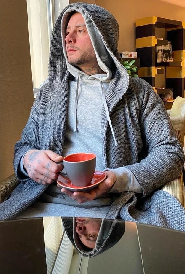 أحمد الفيشاوي أحب شيرين رضا من طرف واحد= انستغرام الفيشاوي