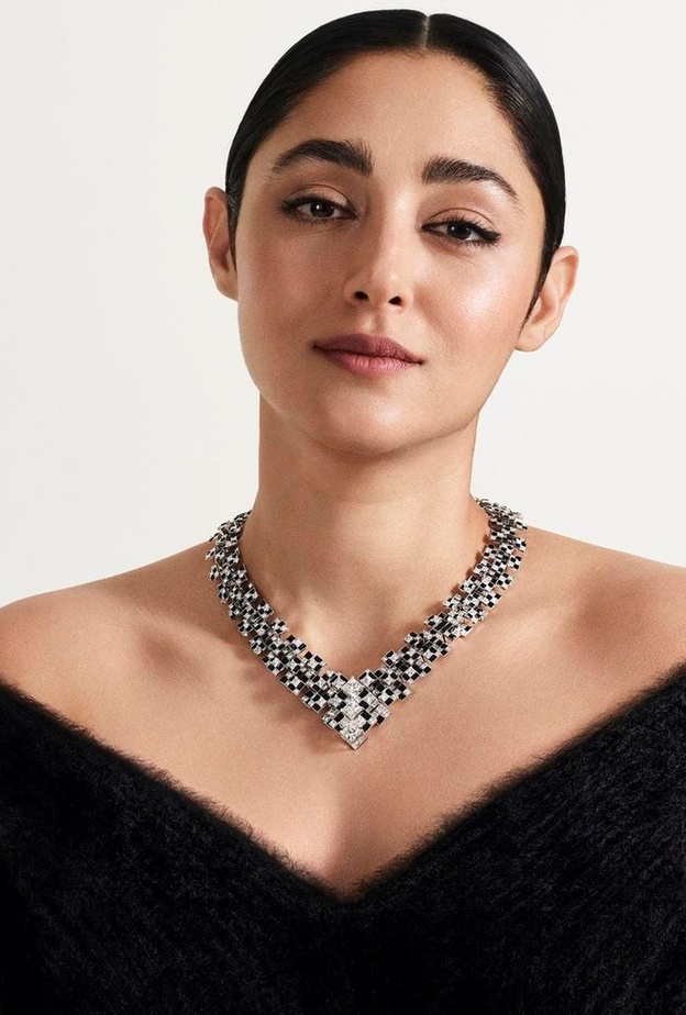 أروع تصاميم القلادات الفاخرة المرصعة بأحجار الزينة