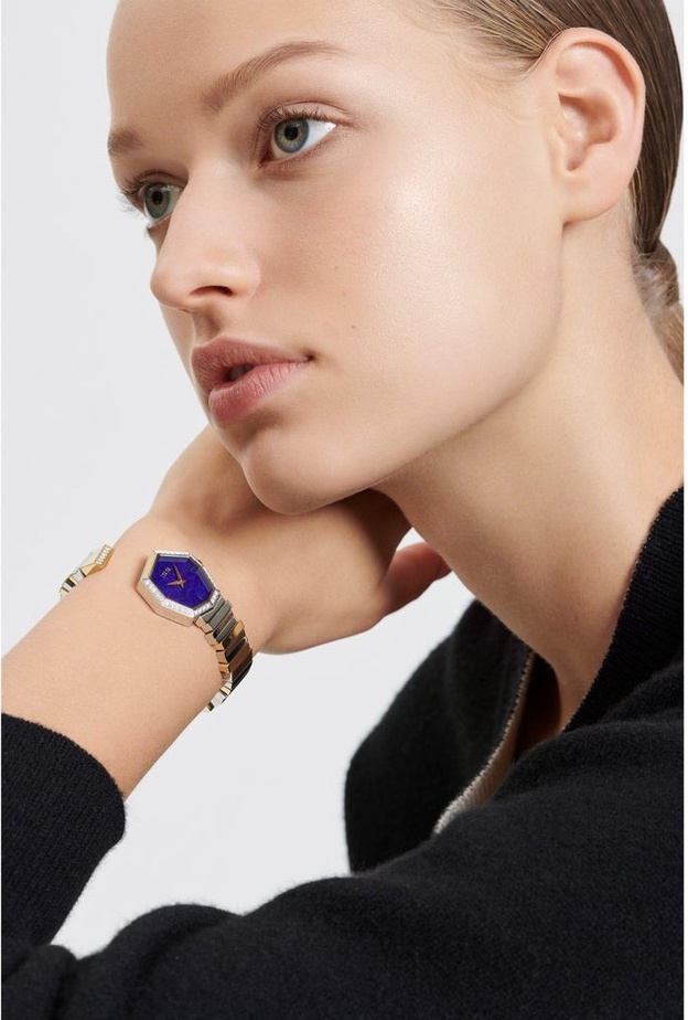 احصلي على إطلالة جذابة مع ساعات اليد ذات الأساور القابلة للتبديل