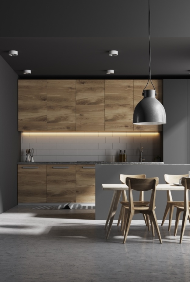 الأسود الجذاب ينسجم مع تصاميم الخزائن الخشبية في المطابخ العصرية