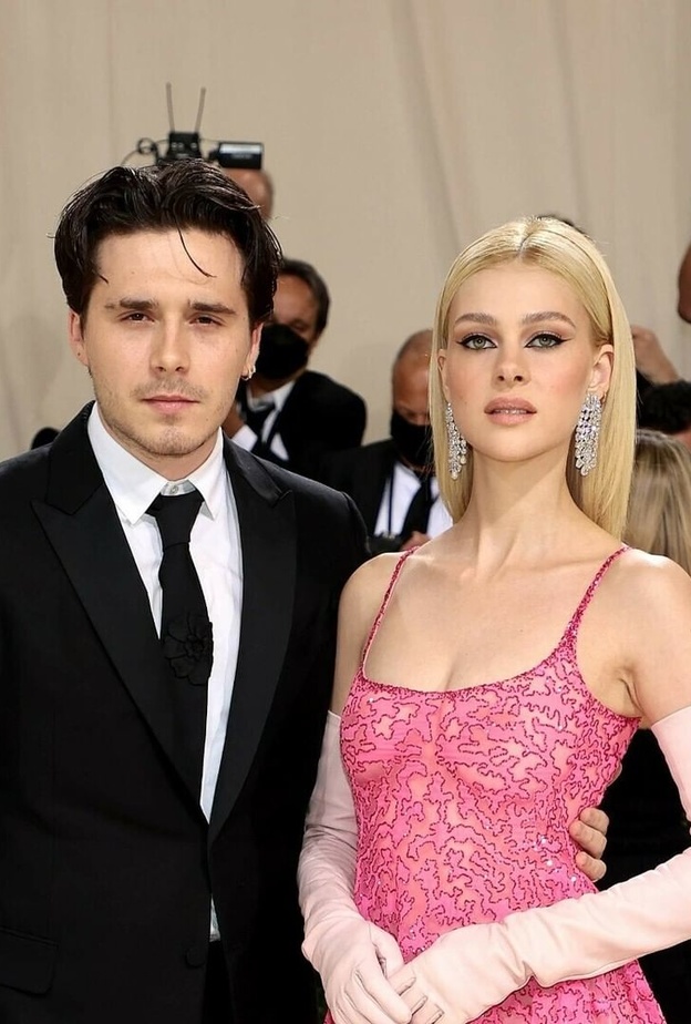 بروكلين بيكهام وعروسه يوقعان اتفاقا قانونيا قبل الزواج