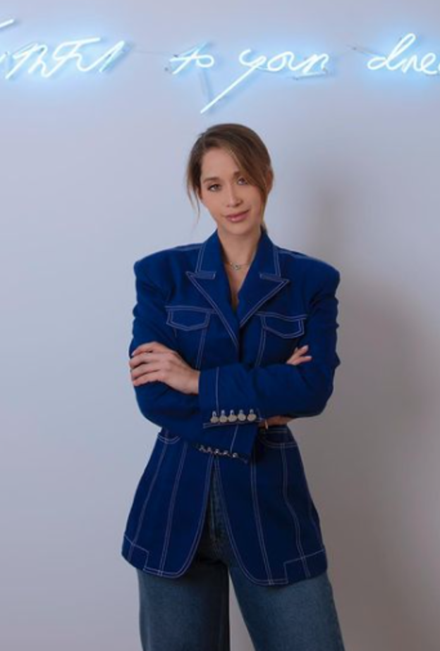 اطلالات رسمية تناسب أجواء العمل مستوحاة من لانا الساحلي