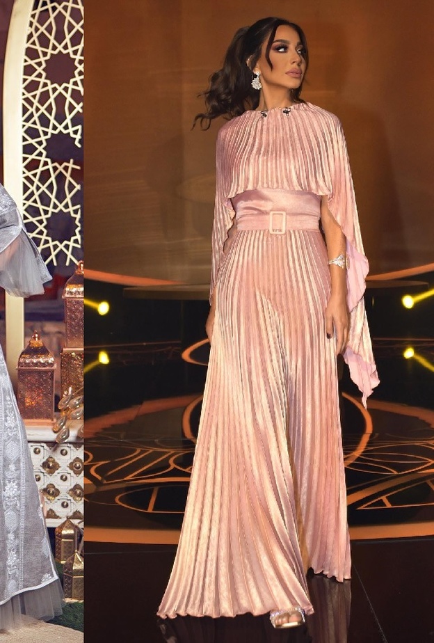 بفساتين محتشمة وبدل نسائية أنيقة..شاهدوا أبرز إطلالات مقدمات البرامج في رمضان 2022