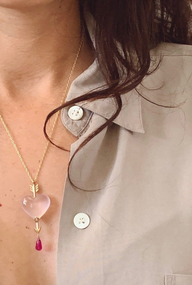 تألقي بالمجوهرات المرصعة بالكوارتز الوردي