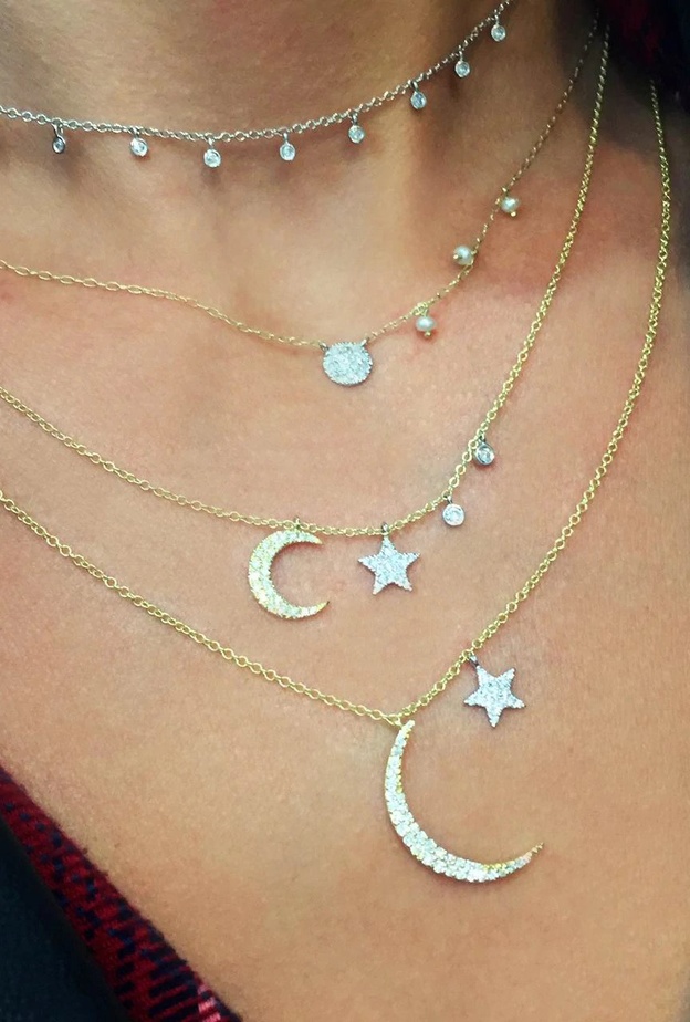 تصاميم مجوهرات القمر والنجوم تضفي سحراً أنيقاً في إطلالات رمضان