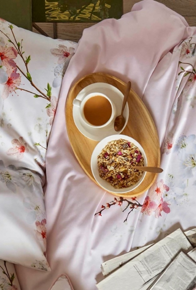 تصاميم مفارش سرير بنقشات الورود الربيعية