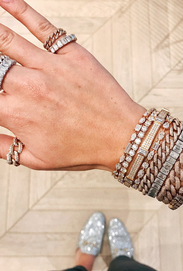 تكديس أساور الماس من شاي