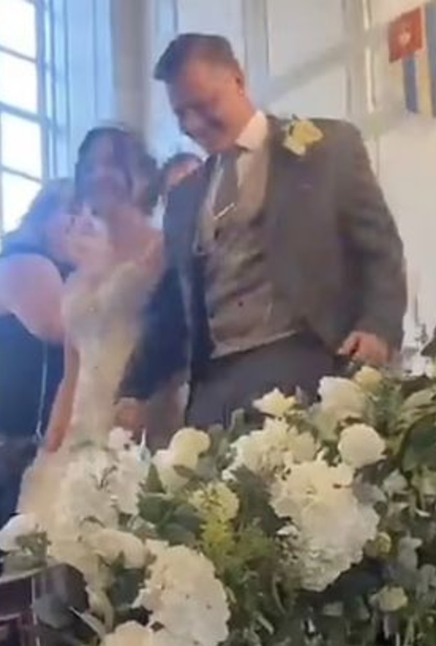 شاهدي بالصور حفل زفاف تشارلي ويرنهام نجم مسلسل EastEnders