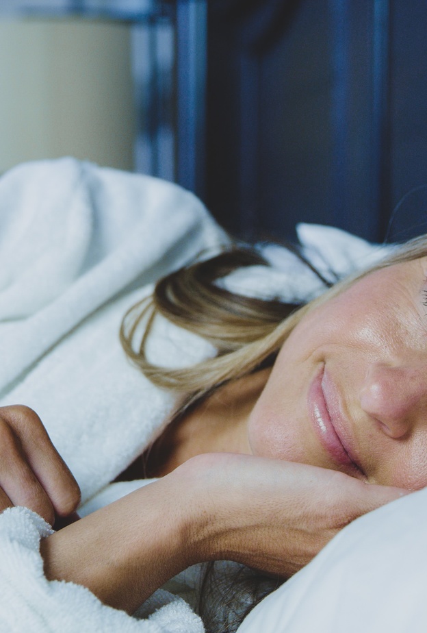 دراسة توضح ضرر النوم في مكان غير معتم