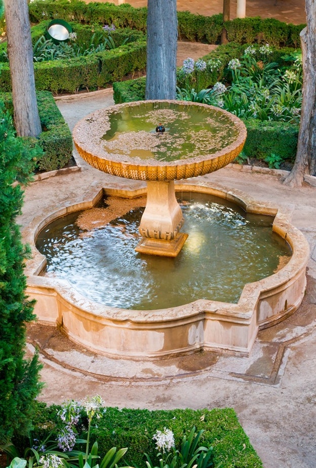 سحر حدائق جنة العريف في غرناطة بواسطة rawpixel