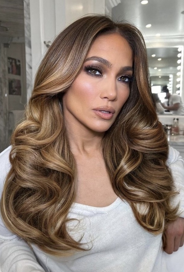 أجمل صبغات شعر بني لإطلالات رمضان 2022 من وحي النجمات العالميات