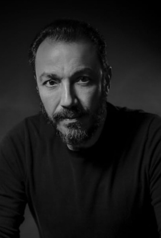 الفنان طارق لطفي