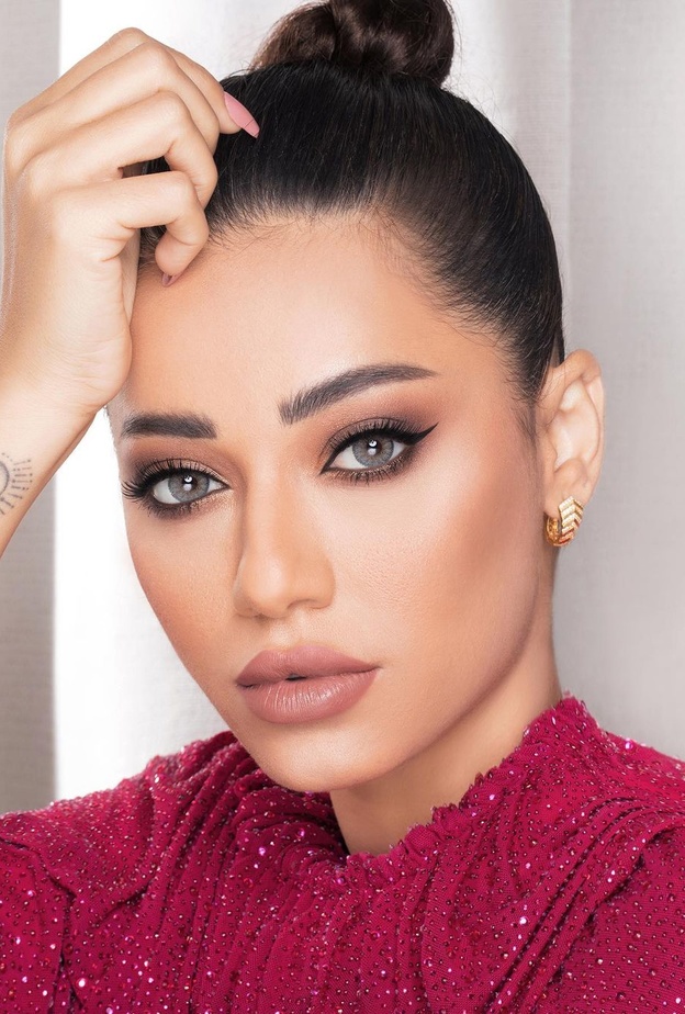 طرق وضع الكحل الأسود الرفيع من وحي رحمة رياض