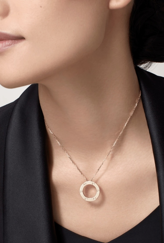 عقد طويل من كارتييه