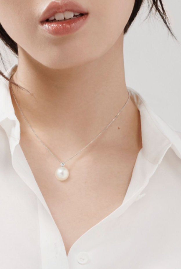 عقد من اللؤلؤ من تيفاتي