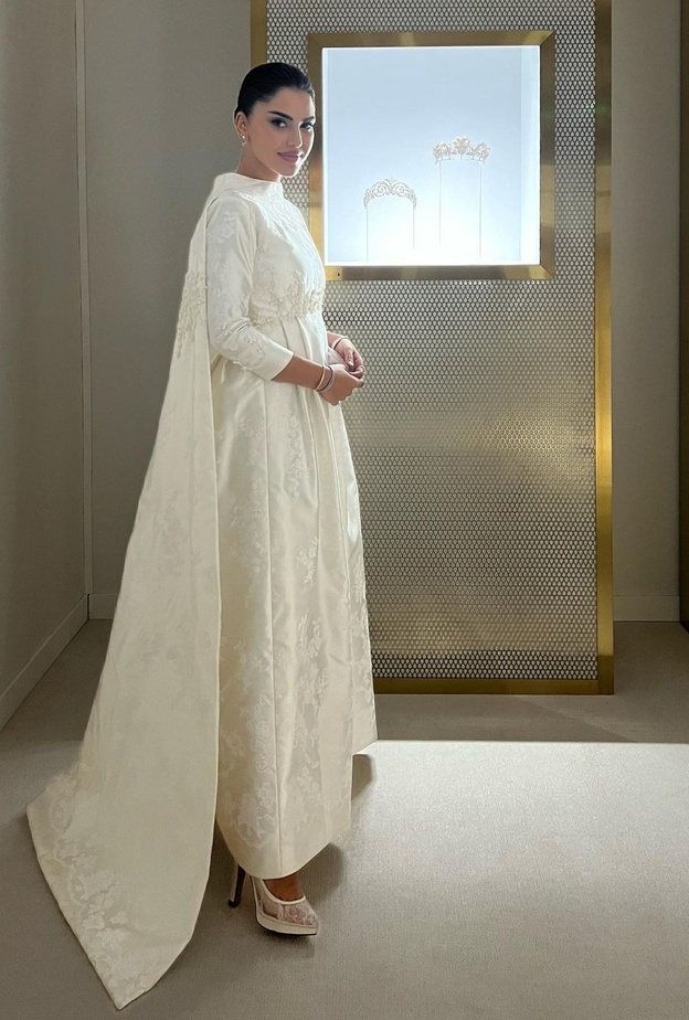 فساتين أنيقة سهرة بصيحة الكاب من وحي نجود الرميحي