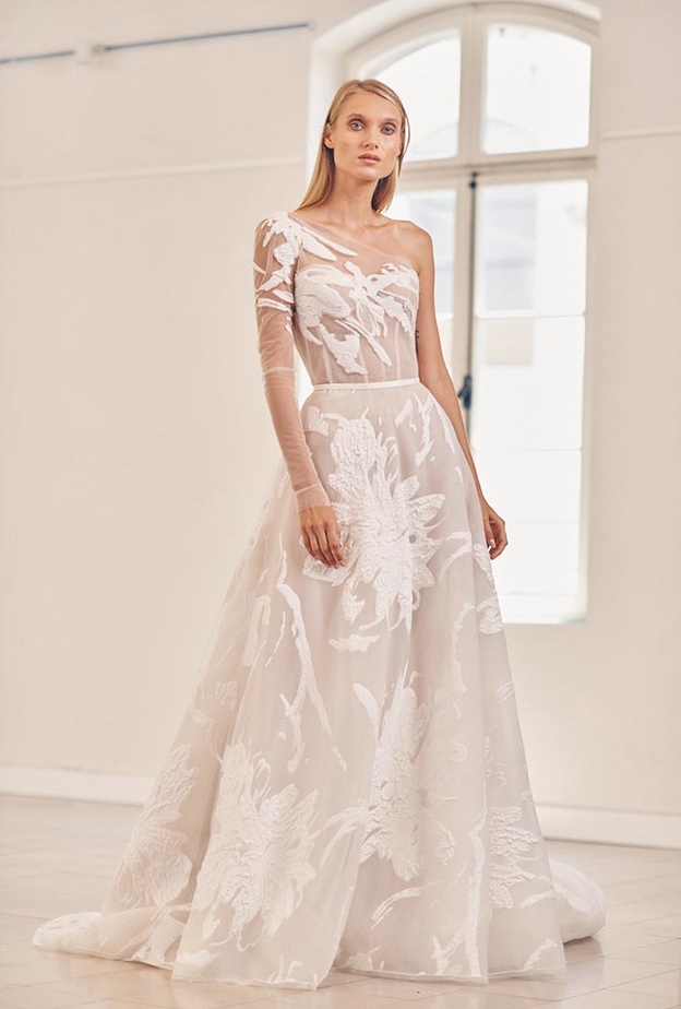 فساتين زفاف ربيع 2023 من دار ميرا زولينجر Mira Zwillinger ضمن أسبوع الموضة العرائسي في نيويورك (4)