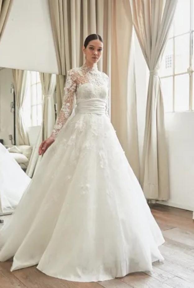 فساتين زفاف مع أحزمة@peterlangner