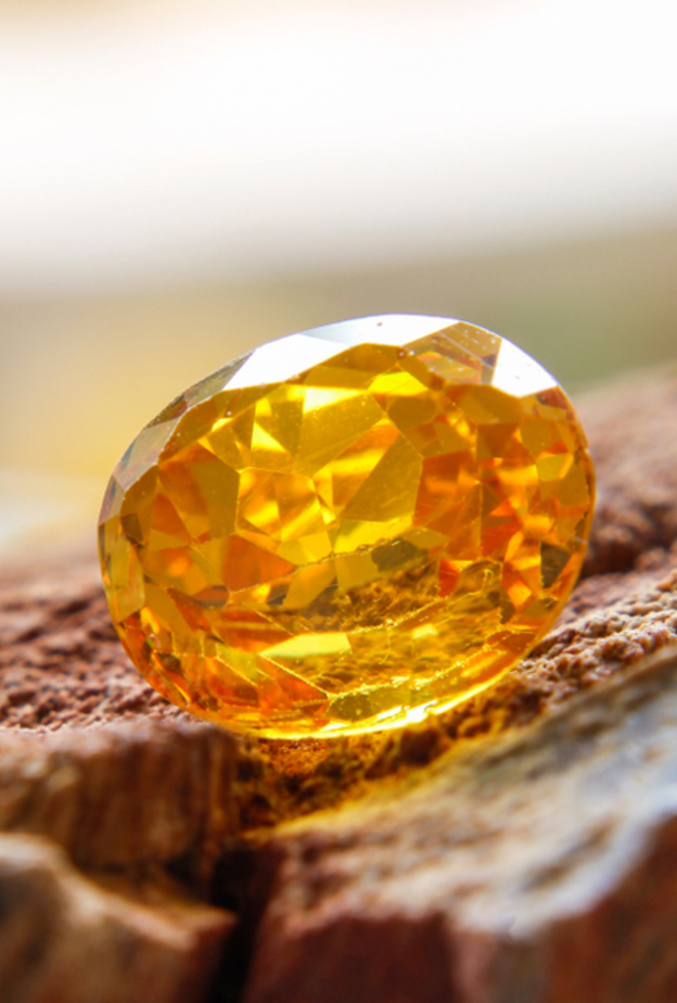 قيمة الياقوت الأصفر تزداد كلما زاد إشراق الحجر ونقاؤه
