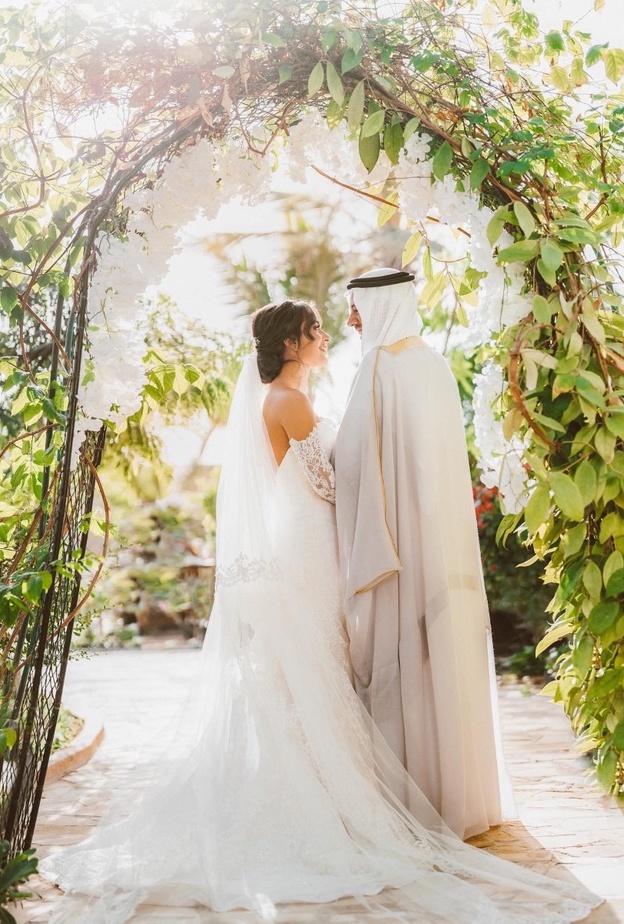 لقطة لعروسين بكاميرا المصورة السعودية هديل باقبص