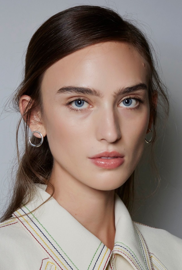 مكياج خفيف مناسب لطالبات الجامعة في رمضان 2022