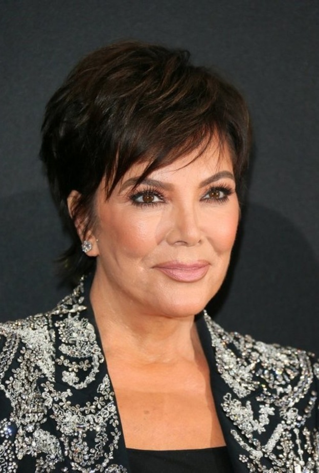 صور تغيرات ملفتة في تسريحات شعر كريس جينر المتجددة