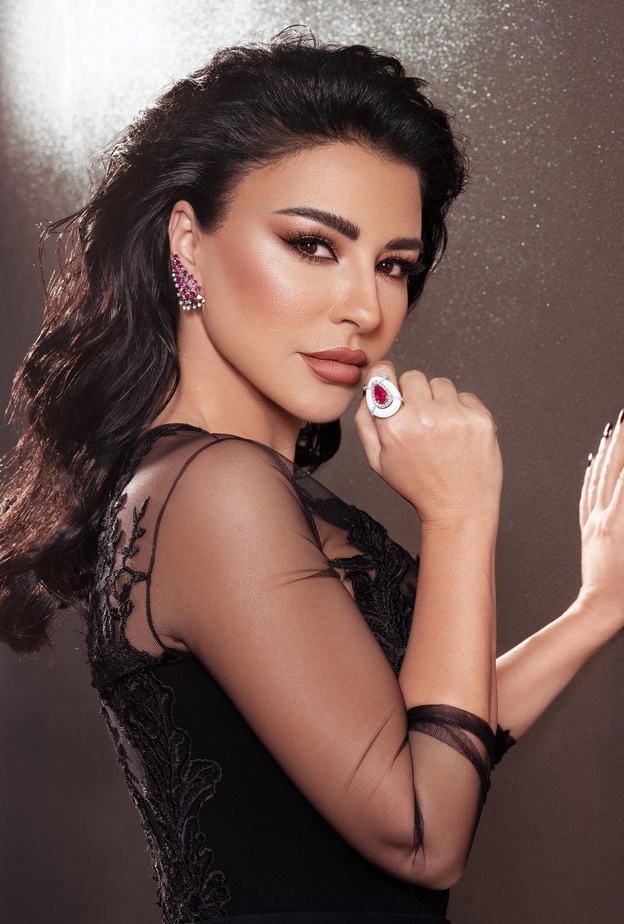 مكياج عيون ترابي مناسب لسهرات رمضان 2023 من وحي النجمات