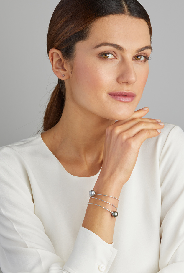 موديلات أساور اللؤلؤ الناعمة لإطلالاتك الكلاسيكية (1)